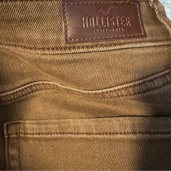 Hollister Brown High Rise Mom Jeans | Very Good Condition - Picture 7 of 8